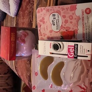 Face mask lip and eye mask gel eyeliner with brush hello kitty 3D bath bomb